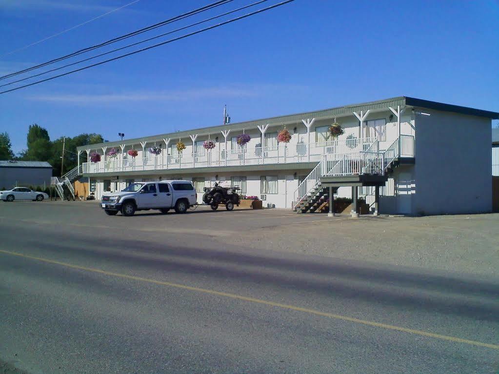 Canavan Inn Quesnel Exterior photo