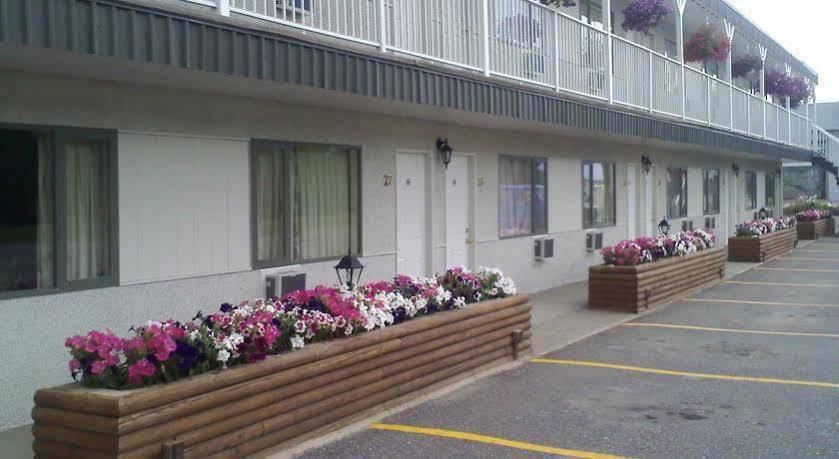 Canavan Inn Quesnel Exterior photo